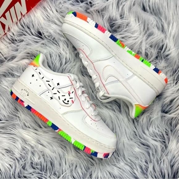 Nike Air Force 1 LV8 - Picture 1 of 5